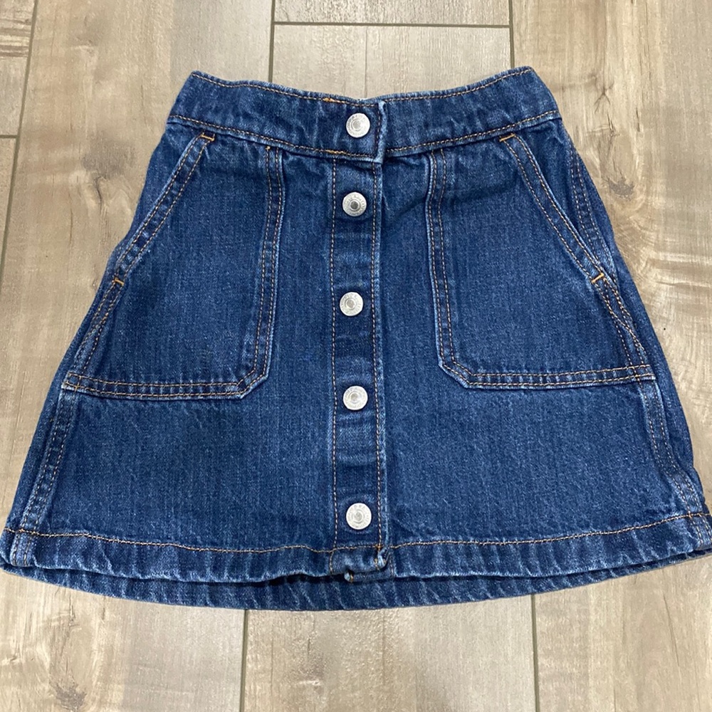Old Navy Denim Skirt. Size M (8)